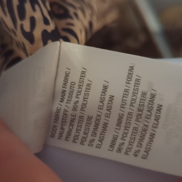 Dennis Basso luxe crepe belted blazer with button sleeve detail - Picture 7 of 10